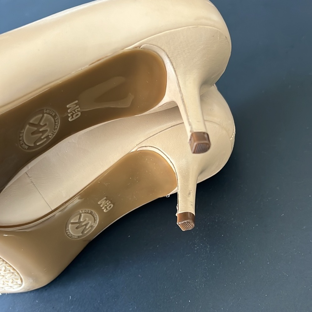 Michael Michael Kors nude pointy toe pump - Picture 4 of 5